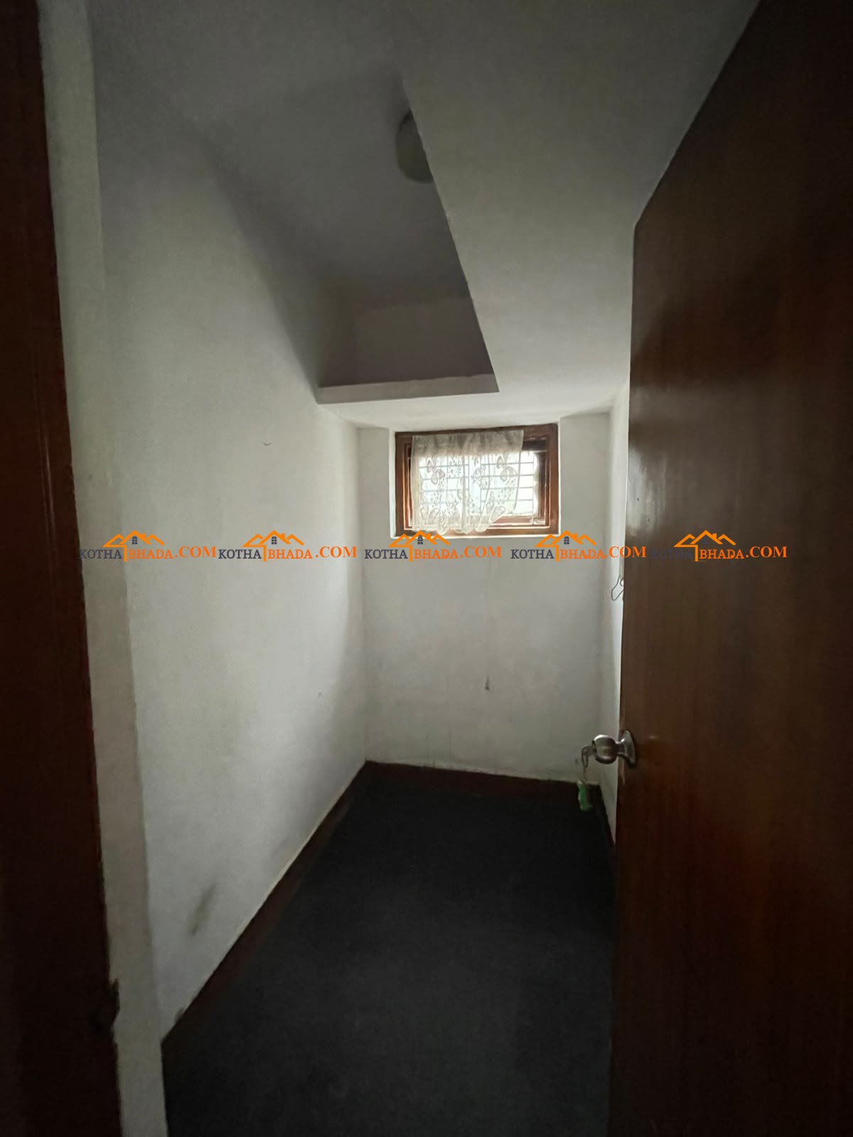 Flat Available at dumbarahi in only 35k