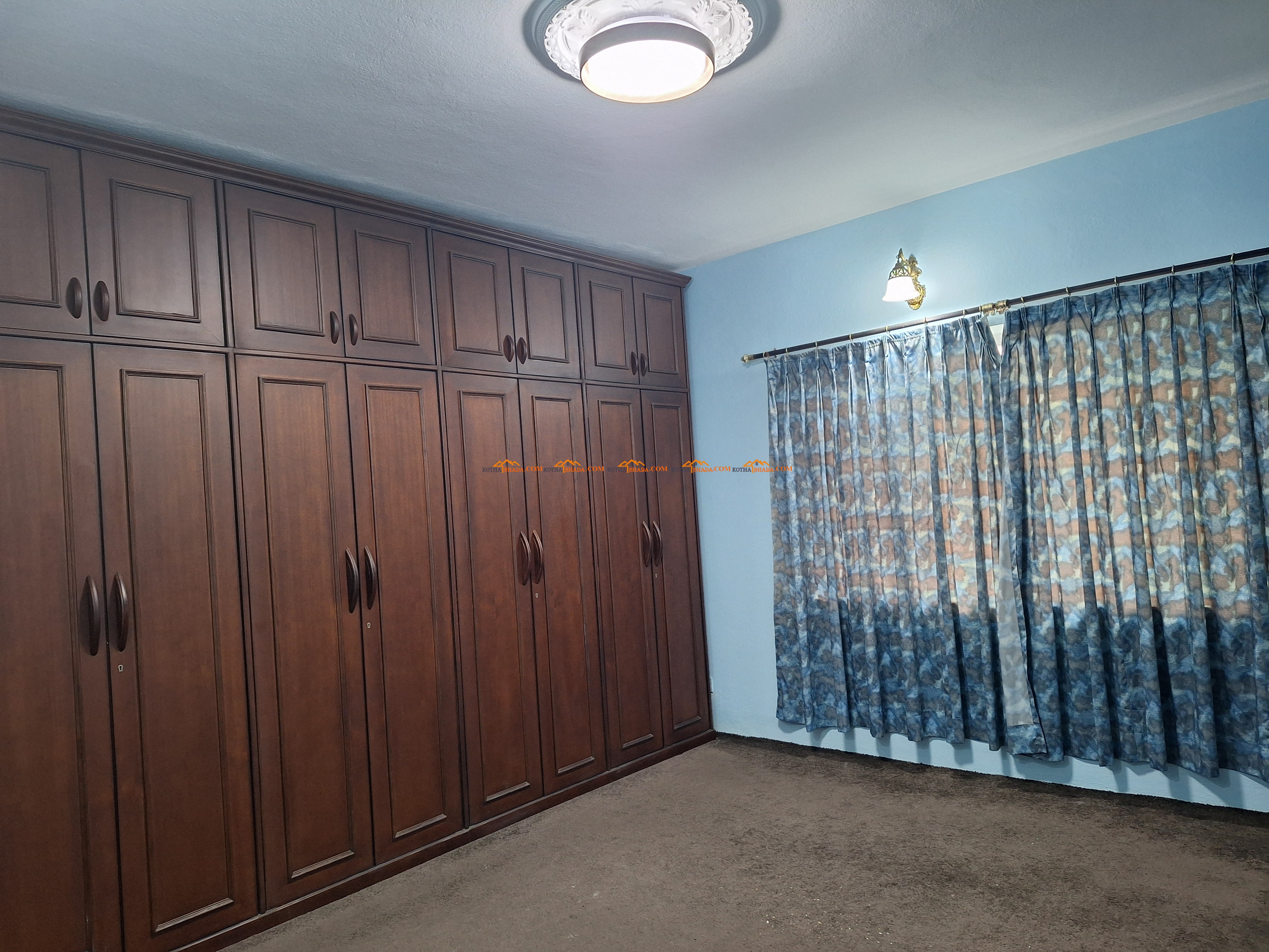 3-Storey building for office use for rent