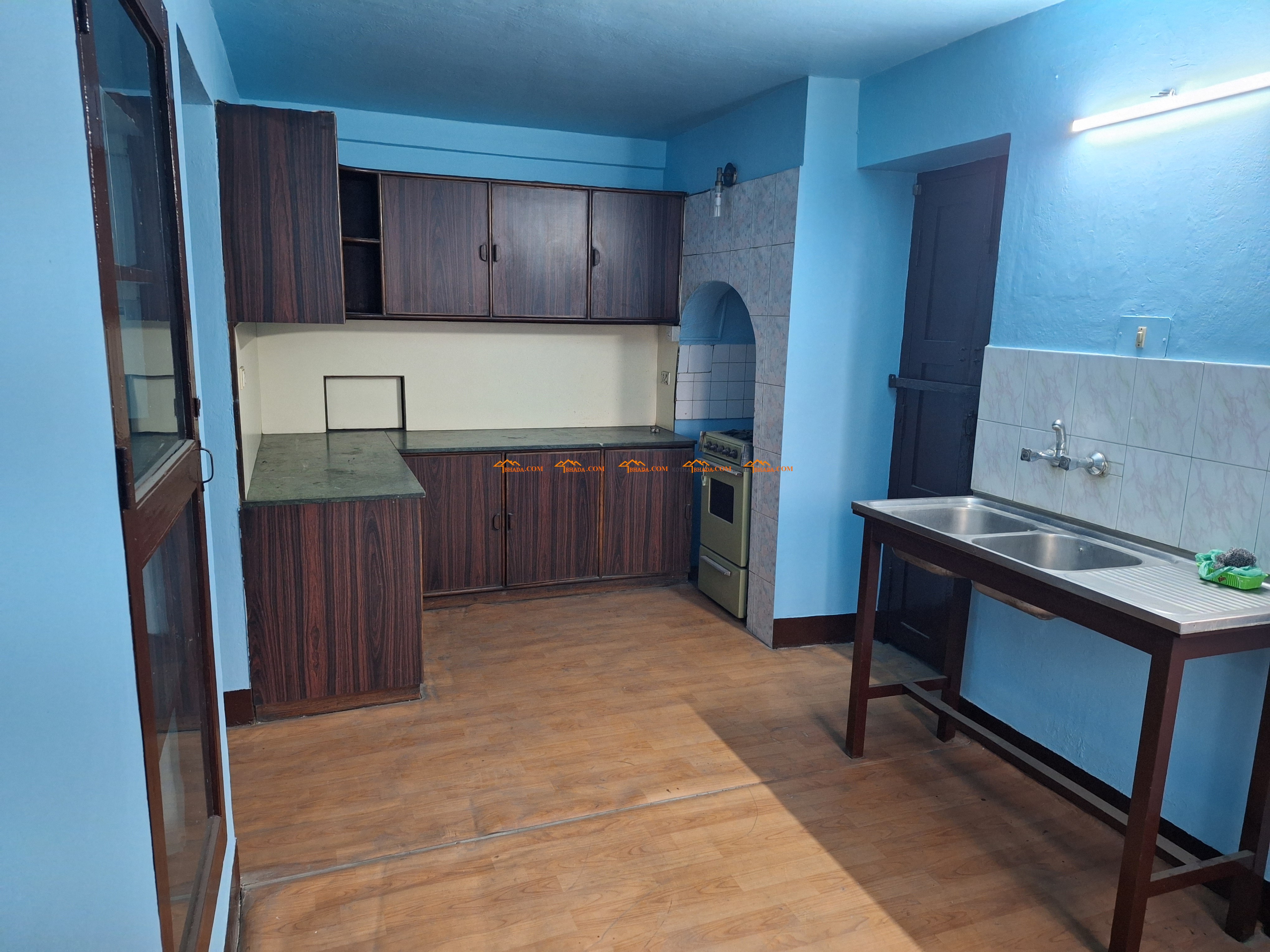 3-Storey building for office use for rent